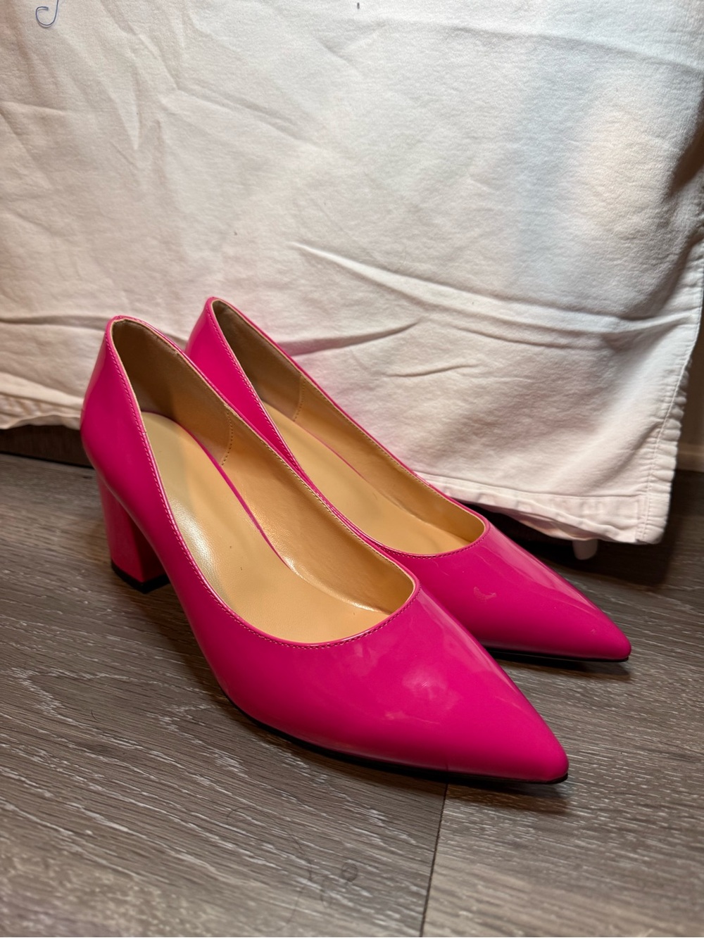 Y2K NWT Patent Pointed Toe Block Heel Pumps in Hot Pink